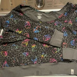 Torrid active slouch sweater. Black acid wash with Rainbow shiny skulls. EUC 15$